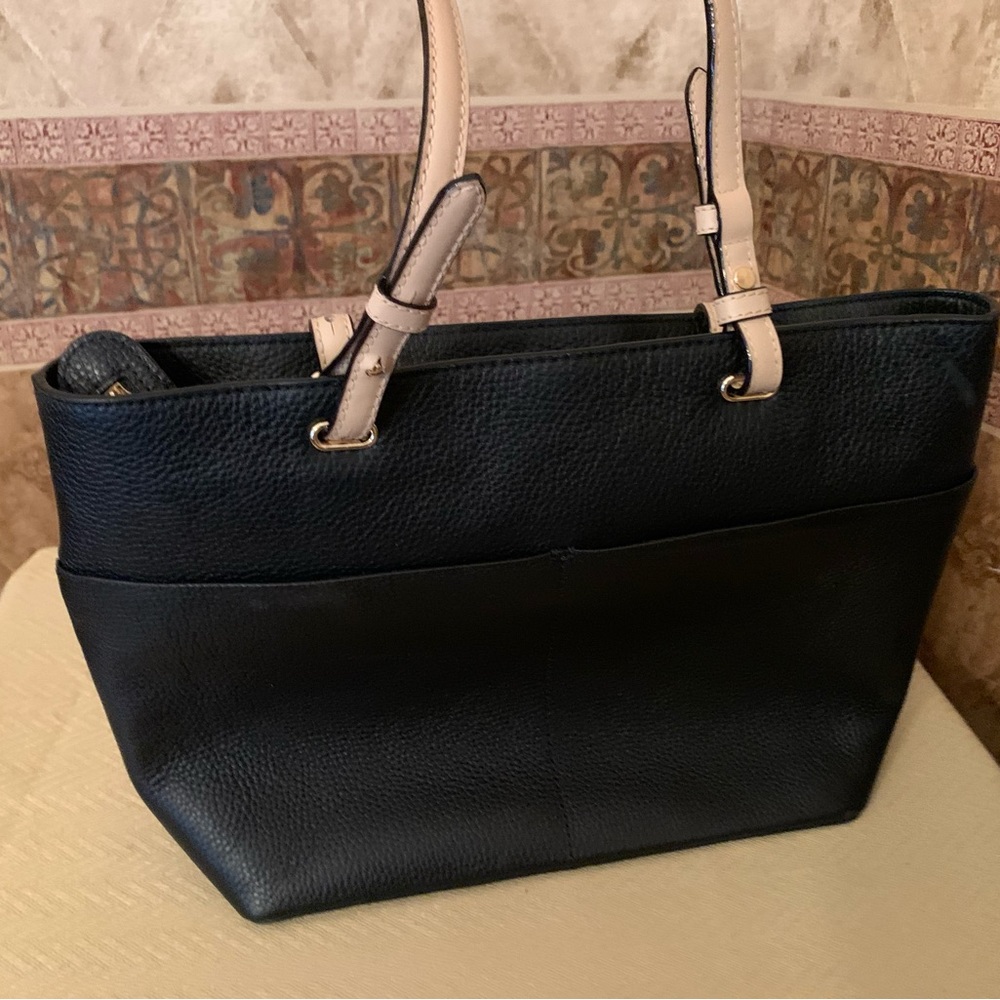 Handbag - Picture 2 of 7